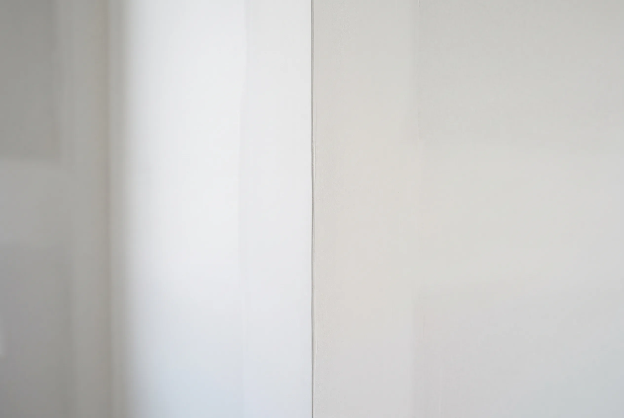 A taped and mudded drywall corner, sanded paint-ready